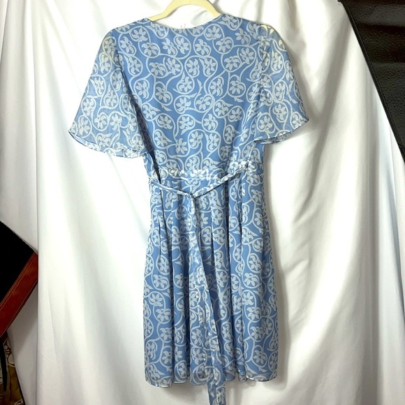 Diane Von Furstenberg flutter sleeve midi length wrap dress floral vine Sz 2 - Picture 10 of 15